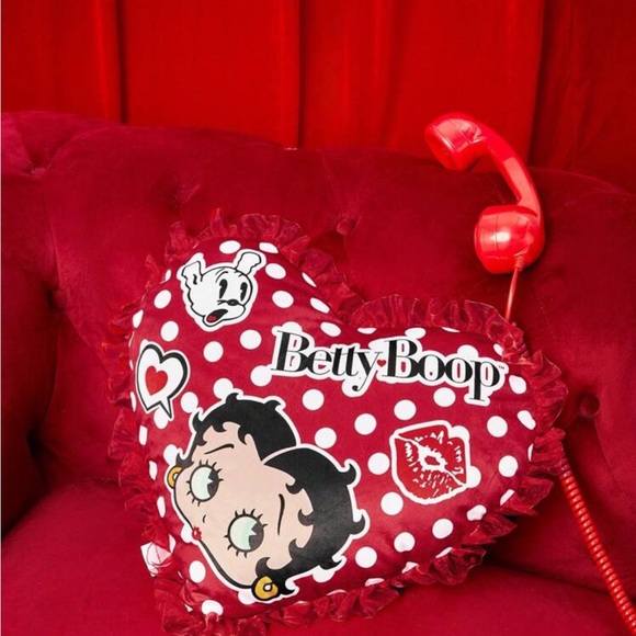 Betty Boop | Cartoon Character And Polka Dot Pattern Heart Shaped Throw Pillow - Picture 5 of 5
